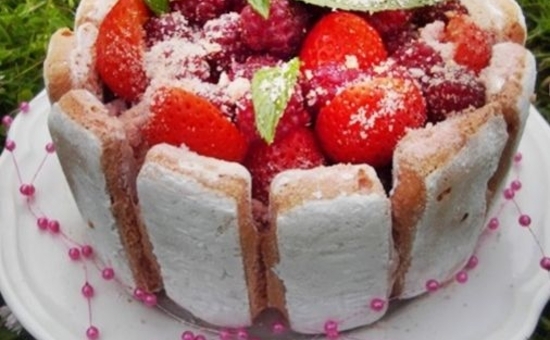 Charlotte glacée à la fraise, Biscuits Roses & menthe