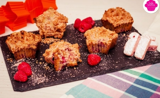 Muffins crumble aux framboises et à la poudre de biscuits Roses de Reims