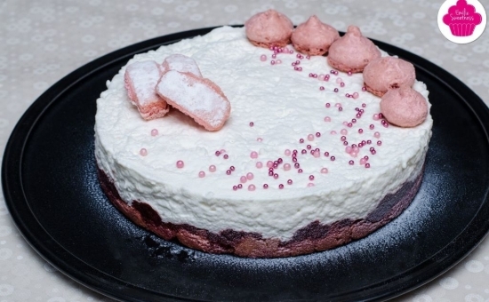 Entremet noix de coco avec insert à la fraise sur base de Biscuits Roses de Reim