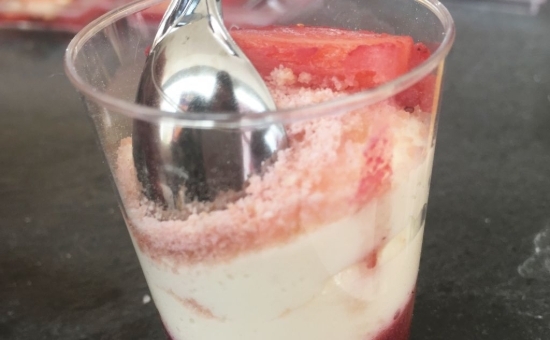 Tiramisu aux fraises et aux Biscuits roses
