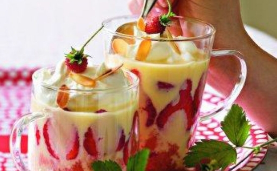Triffles aux fraises et Biscuits Roses de Reims