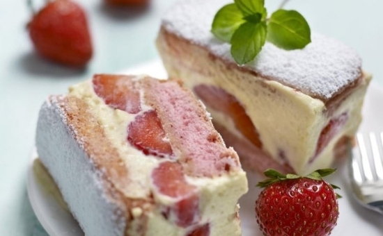 Fraisier aux Biscuits Roses de Reims