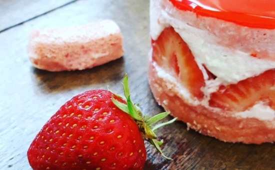 Bavarois citron, fraise & Biscuits Roses de Reims