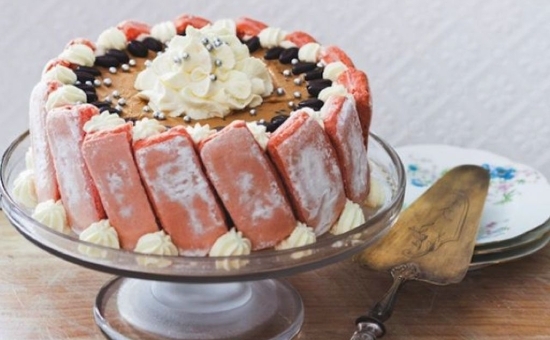 Vacherin au café, cardamome et Biscuits Roses de Reims