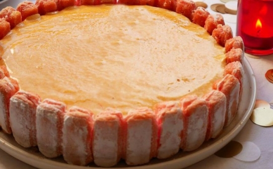 Charlotte aux poires et caramel beurre salé