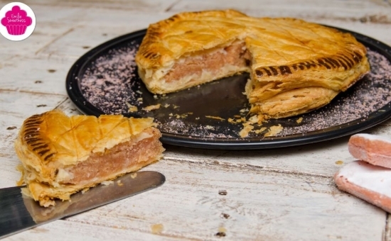 Galette frangipane et poudre de Biscuits Roses de Reims