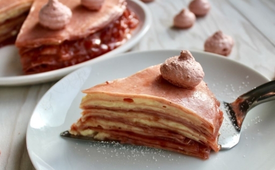 Gâteau de crêpes à la poudre de Biscuits Roses