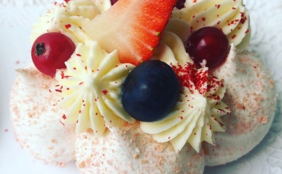 Pavlova à la poudre de Biscuits Roses de Reims