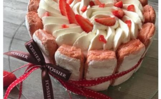Charlotte aux fraises et Biscuits Roses de Reims