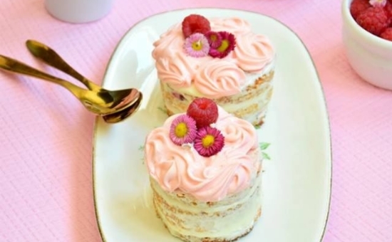 Nudes Cakes aux framboises, chocolat blanc & Biscuits Roses de Reims