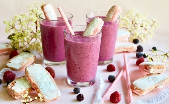 Smoothie aux fruits rouges et Biscuits Roses