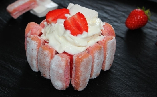 Vacherin à la fraise & Biscuit Rose de Reims