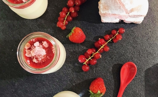 Panna cotta fruits rouges et Biscuits Roses de Reims