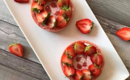 Tartelettes à la fraise et Biscuits Roses de Reims
