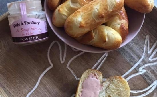 Pain au lait & pâte à tartiner au Biscuit Rose