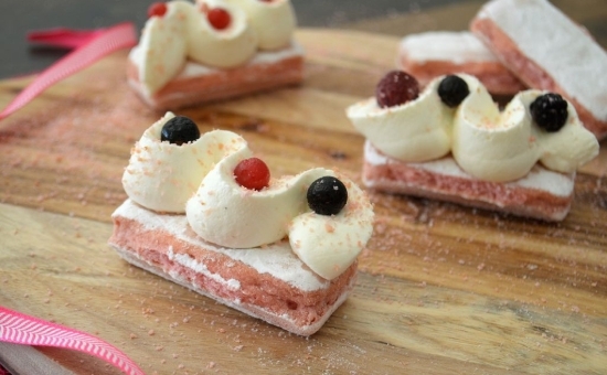 Biscuit Rose de Reims façon éclair à la vanille