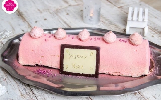 Bûche exotique à la mangue, fruits de la passion, noix de coco et Macarons framb
