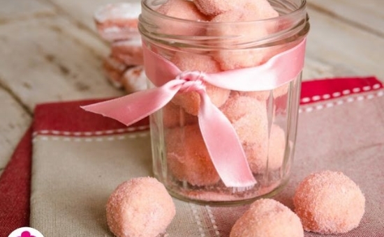 Truffes au chocolat blanc et poudre de Biscuits Roses