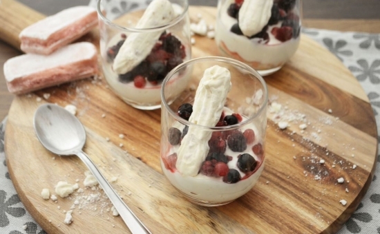 Cheesecake fruits rouges / meringues version verrine