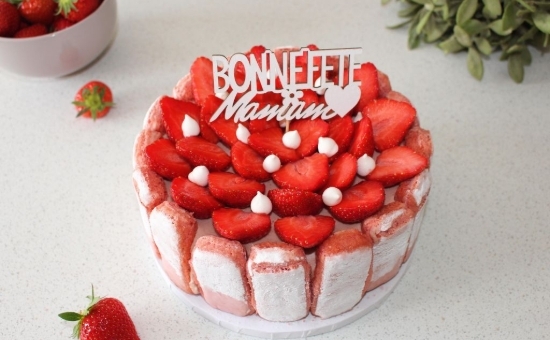 Charlotte aux fraises et aux Biscuits Roses Bonne fête Maman