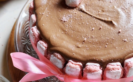 Charlotte poire chocolat et Mini Biscuits Roses