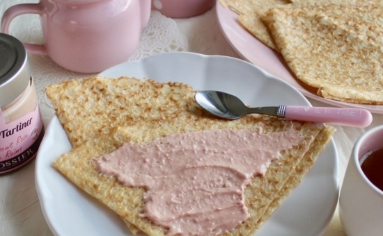 Crêpes au lait de coco et pâte à tartiner au Biscuit Rose