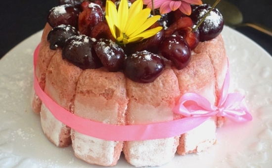 Charlotte aux cerises et Biscuits Roses