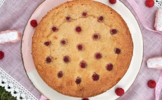 Moelleux aux amandes, Biscuits Roses et framboises
