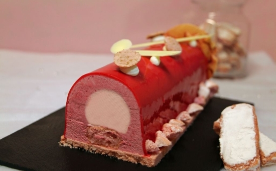 Bûche framboise et Biscuit Rose