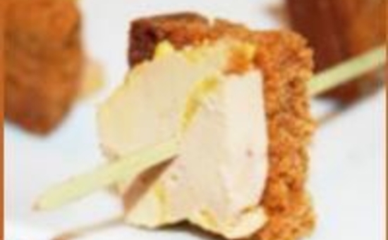 Brochettes de pain d'épices finement poivré au foie gras