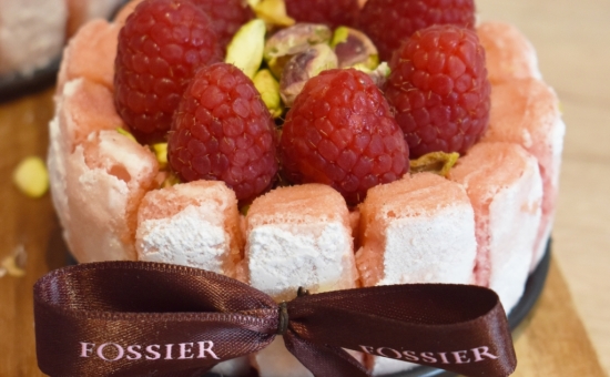 Charlotte aux framboises et pistaches