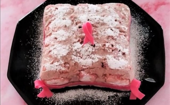 Coussin Charlotte au mini Biscuit Rose et mousse cerine Amarena