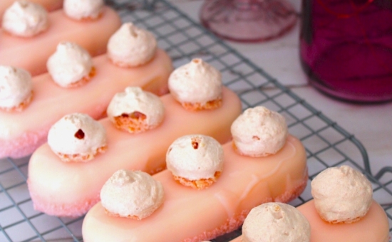 Fingers aux Biscuit Rose de Reims, bavaroise vanille, insert framboise