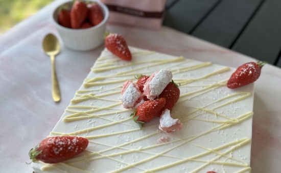 Entremet fraise, coco et Biscuit Rose