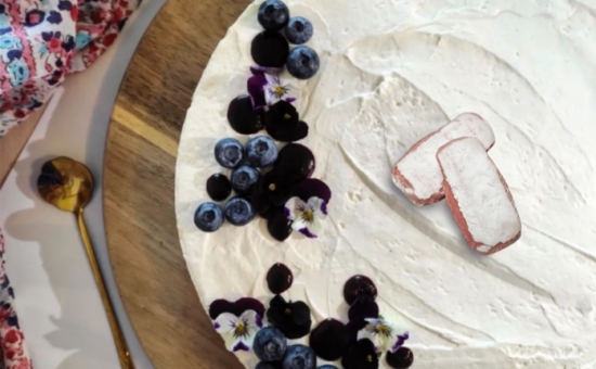 Cheesecake sans cuisson aux Biscuits Roses et myrtilles