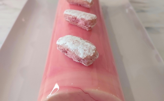 Bûche Douceur Fraise Framboise au Biscuit Rose
